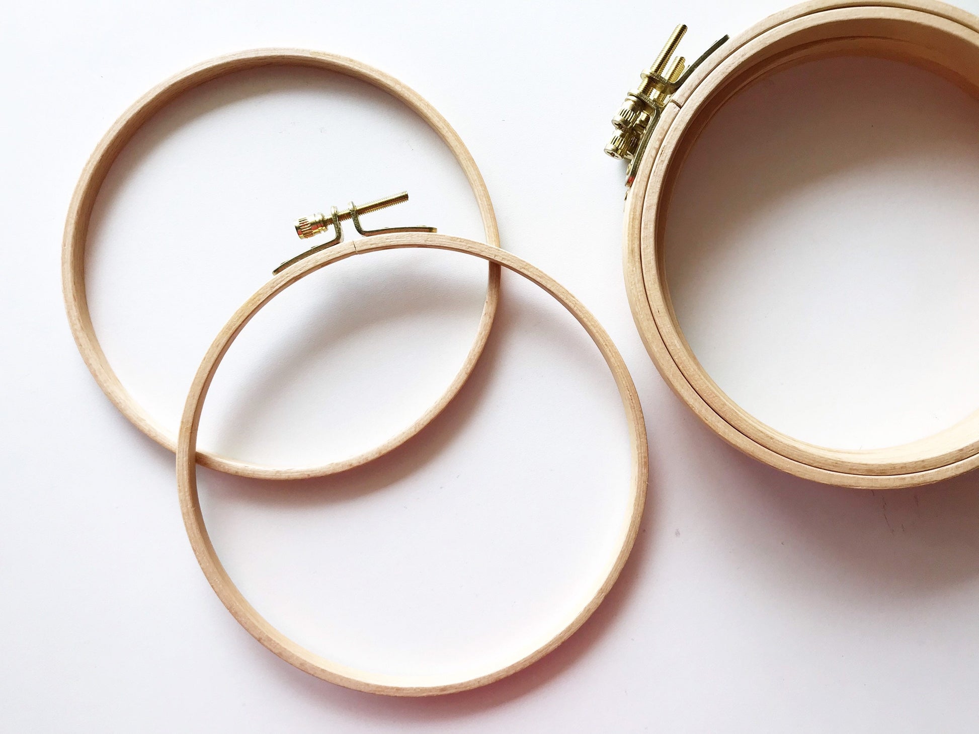 Beech Wood Embroidery Hoop, 2 Packs 6 inch Cross Stitch Hoops, Round Splinters Free for Art Craft Sewing and Embroidery Hoop Decorative Hanging